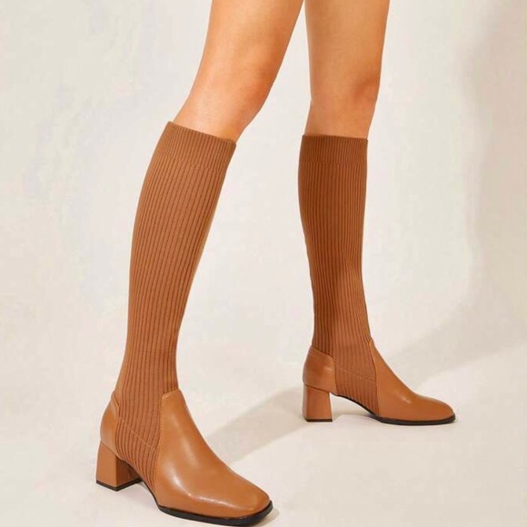 SHEIN NWT Boots 9.5 Minimalist Slip-On Chunky Heeled Fashion Boots - Picture 1 of 7